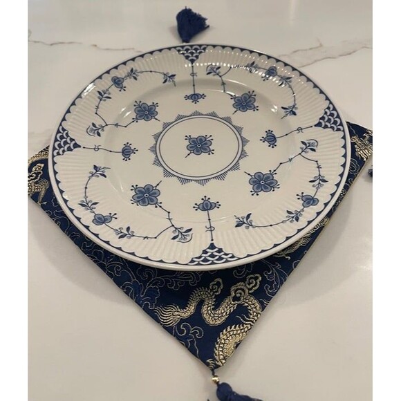 Handmade 7.85x7.85” Set of 6 Silk Chinese Dragon Flower placemates. - Picture 5 of 5